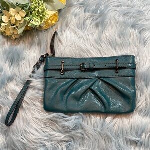 Simply Vera Vera Wang Green Faux Leather Wristlet